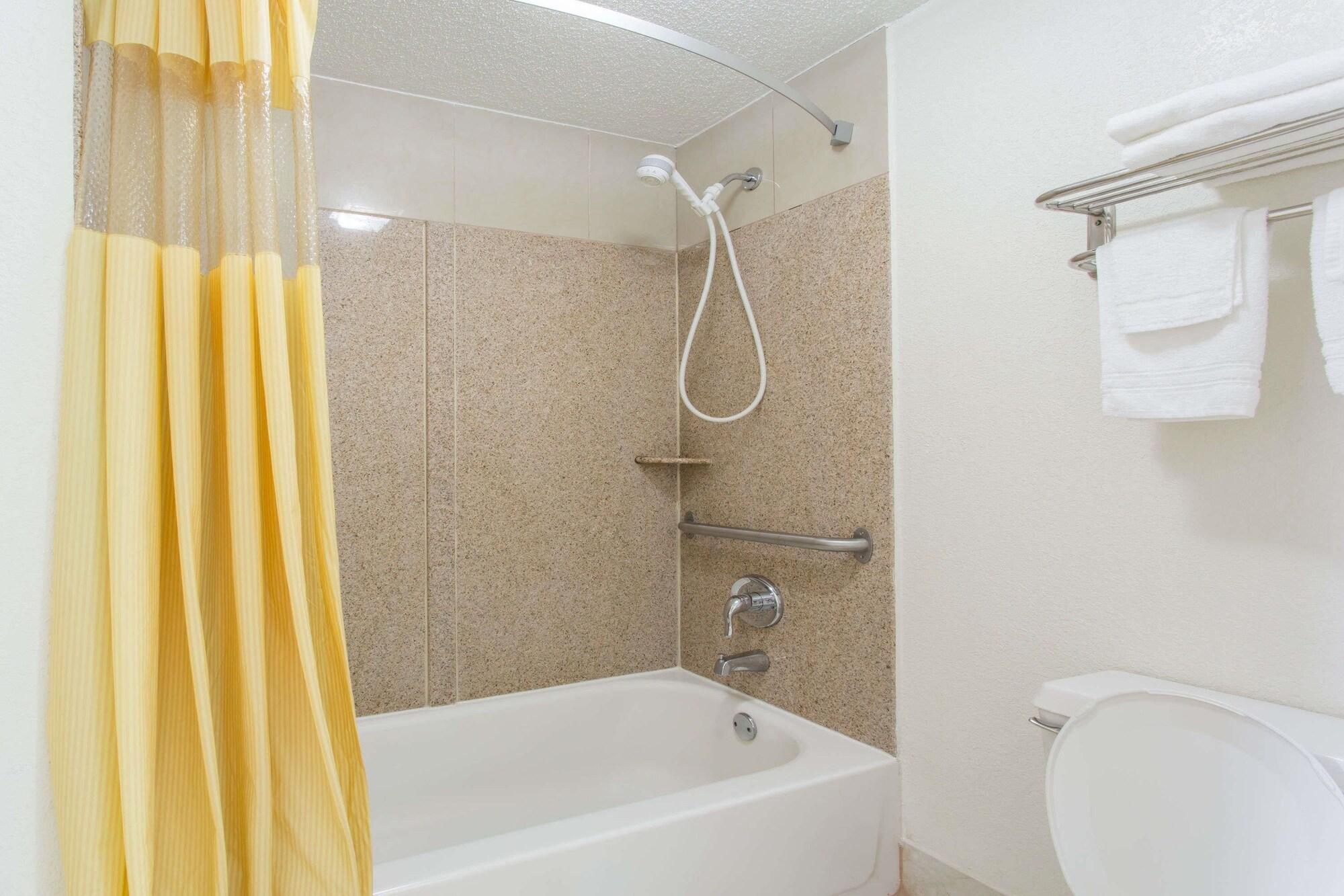 Days Inn By Wyndham Virginia Beach Town Center Esterno foto